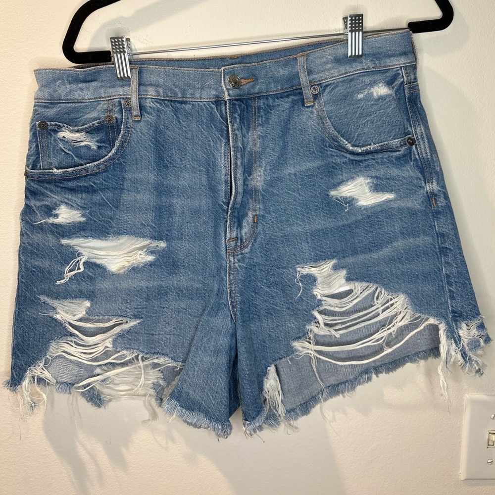 American Eagle Distressed Highest Rise 90s Boyfriend Short in Medium Blue #128